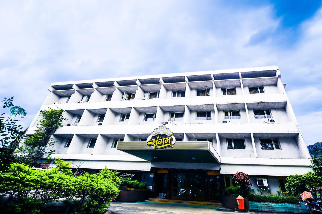 Hotel Sangam Karad ภายนอก รูปภาพ