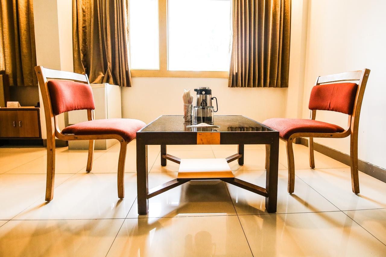 Hotel Sangam Karad ภายนอก รูปภาพ